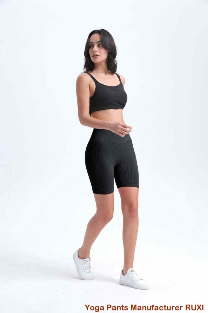 شورت رياضي نسائي مع جيوب بسحاب RUXI