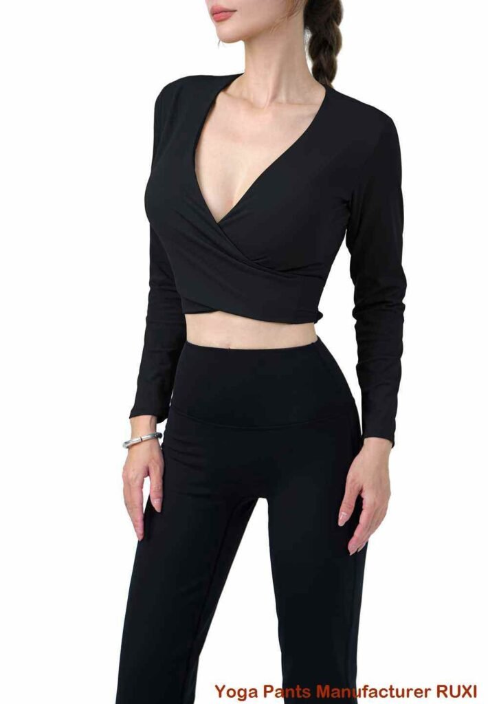 بدلات رياضية فاخرة للرجال والنساء