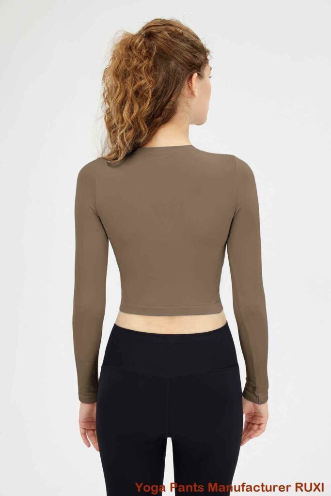 قمصان اليوغا للسيدات أنيقة ومريحة